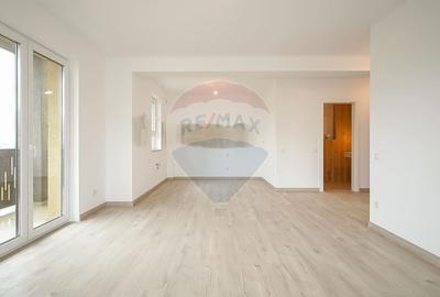Apartament cu 3 camere semidecomandat în Tractorul - 3