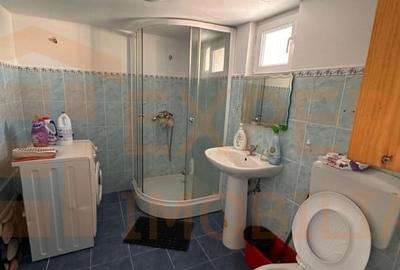 Casă individuală cu 4 camere cu Canalizare în Km 5 - 10