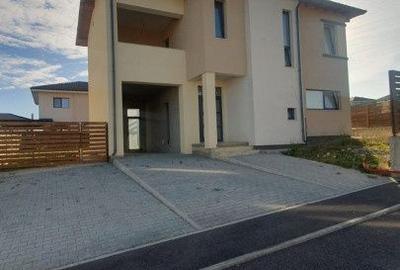 Casă cu 4 camere cu Teren 445 Mp în Central