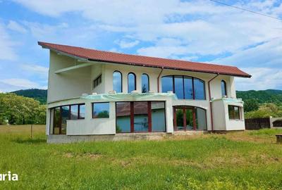 Casă cu 6 camere cu Teren 1601 Mp în Bunești