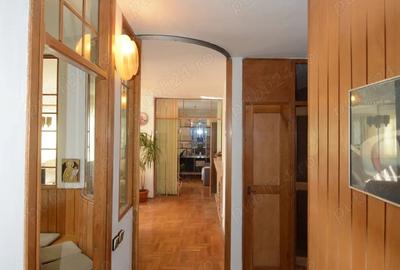 Apartament cu 4 camere decomandat, mobilat în Centrul Civic - 1