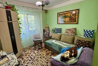 Apartament cu 2 camere decomandat în Podu Roș