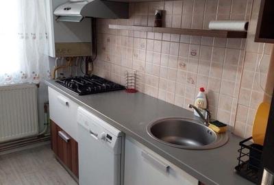Apartament cu 3 camere decomandat în Sud