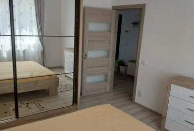 Apartament cu 3 camere semidecomandat în Florești