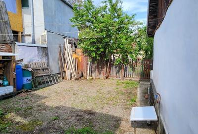 Casă individuală cu 3 camere cu Canalizare în Florilor - 3