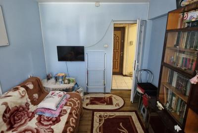 Apartament cu 3 camere semidecomandat în Central - 1