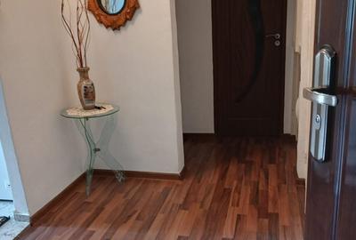 Apartament cu 2 camere decomandat în Broșteni