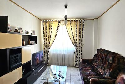 Apartament cu 4 camere decomandat în Mărăței