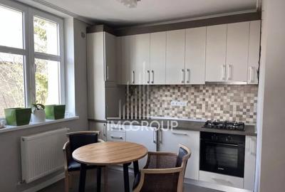 Apartament cu 2 camere decomandat, mobilat în Central
