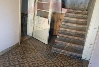 Casă cu 6 camere cu Teren 250 Mp în Central