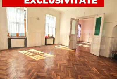 Apartament cu 3 camere semidecomandat în P-ța Maria