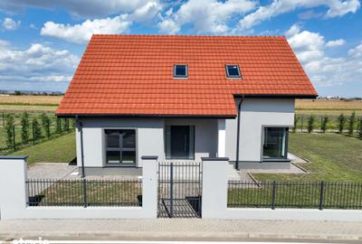 Casă cu 5 camere cu Teren 800 Mp în Târgșoru Vechi