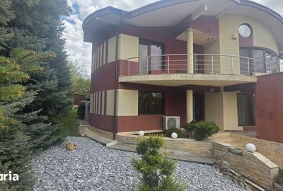 Casă cu 7 camere decomandat cu Teren 825 Mp în Bucium