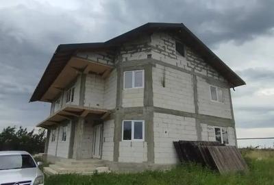 Casă cu 5 camere în Central