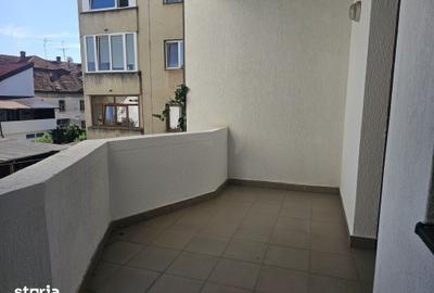 Apartament cu 3 camere decomandat în Central - 3