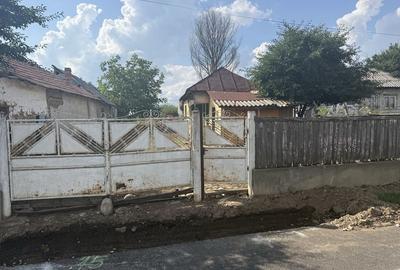 Casă cu 4 camere în Străoane