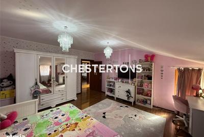 Apartament cu 4 camere decomandat în Central