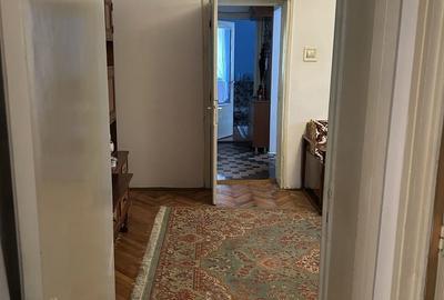Apartament cu 3 camere semidecomandat în Central