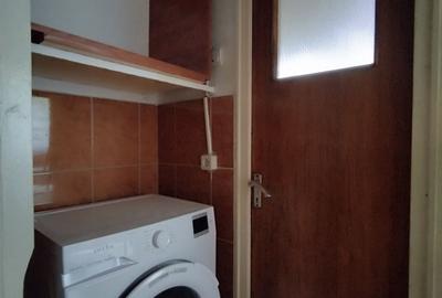 Apartament cu 3 camere semidecomandat în Tractorul