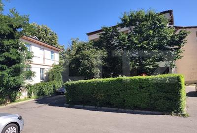 Apartament cu 3 camere decomandat, mobilat în Aleea Trandafirilor