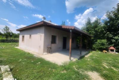 Casă cu 3 camere cu Teren 650 Mp în Lilieci