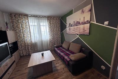 Apartament cu 2 camere decomandat, mobilat în Tei