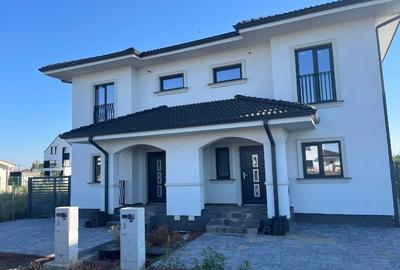 Duplex cu 4 camere cu Canalizare în Dumbrăvița