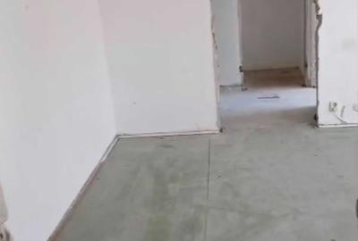 Apartament cu 2 camere decomandat în Uverturii