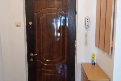 Apartament cu 2 camere semidecomandat în Giurgiului