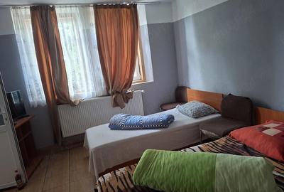 Casă cu 8 camere cu Teren 1700 Mp în Central