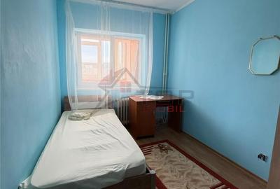 Apartament cu 3 camere decomandat în Gară