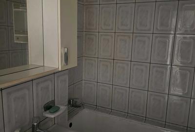 Apartament cu 3 camere semidecomandat în Nord
