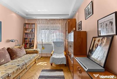 Apartament cu 3 camere decomandat în Podgoria