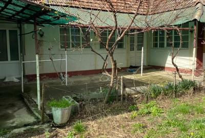 Casă cu 4 camere în Central - 1