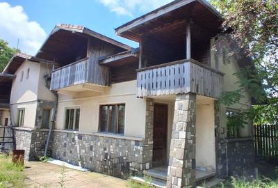 Casă cu 4 camere cu Teren 602 Mp în Central - 2