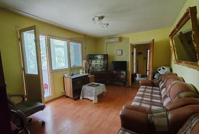 Apartament cu 3 camere semidecomandat, mobilat în Berceni