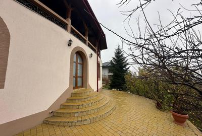 Casă cu 8 camere decomandat cu Teren 1000 Mp în Bucium