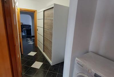 Apartament cu 3 camere decomandat în Exterior Vest