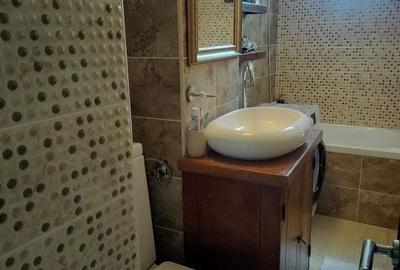 Apartament cu 3 camere semidecomandat în Craiovița Nouă - 3