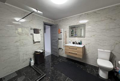 Casă cu 7 camere cu Garaj în Central - 7