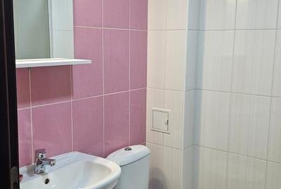 Garsonieră decomandată în Titan