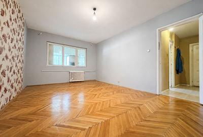 Apartament cu 3 camere decomandat în Aradului