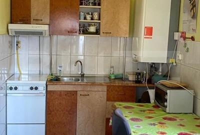 Casă individuală cu 4 camere cu Teren 200 Mp în Central