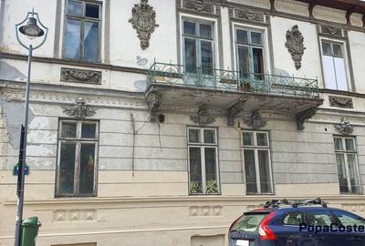 Casă individuală cu 18 camere cu Canalizare în Ultracentral