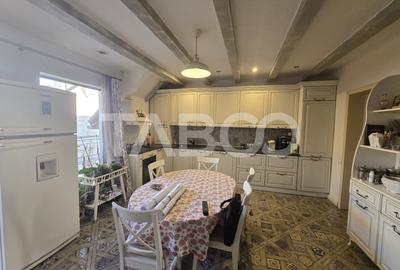 Apartament cu 4 camere decomandat, mobilat în Central