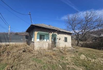 Casă cu 2 camere în Boteni