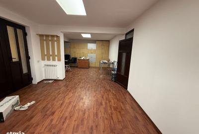 Casă cu 5 camere cu Canalizare în Titan - 2