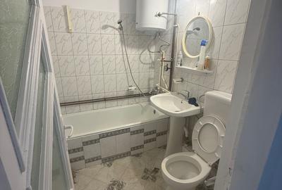 Apartament cu 3 camere decomandat în Exterior Vest