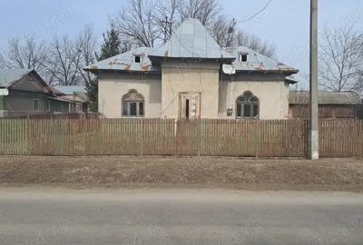 Casă cu 5 camere cu Teren 2636 Mp în Gherghița - 10