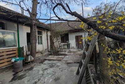 Casă cu 4 camere cu Teren 490 Mp în Central